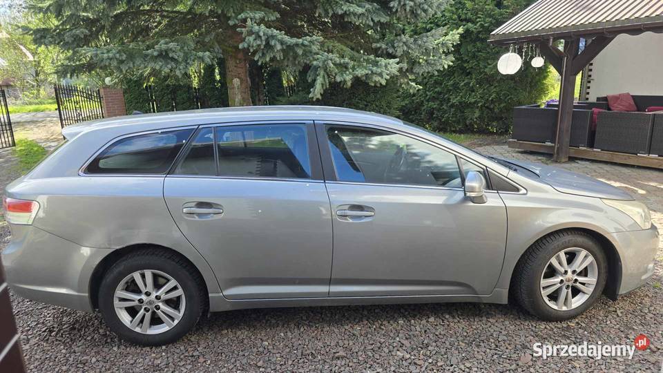Toyota Avensis z polskiego salonu prywatnego manualna Strzegom