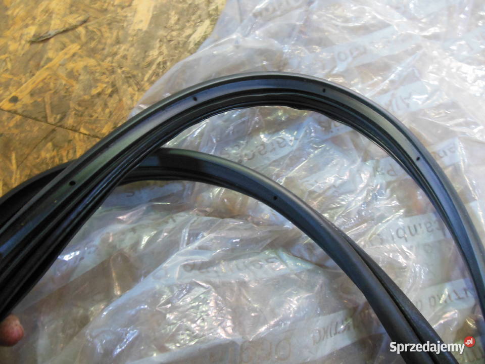 Uszczelka drzwi prawa przednia Fiat Grande Punto osobowe Części samochodowe