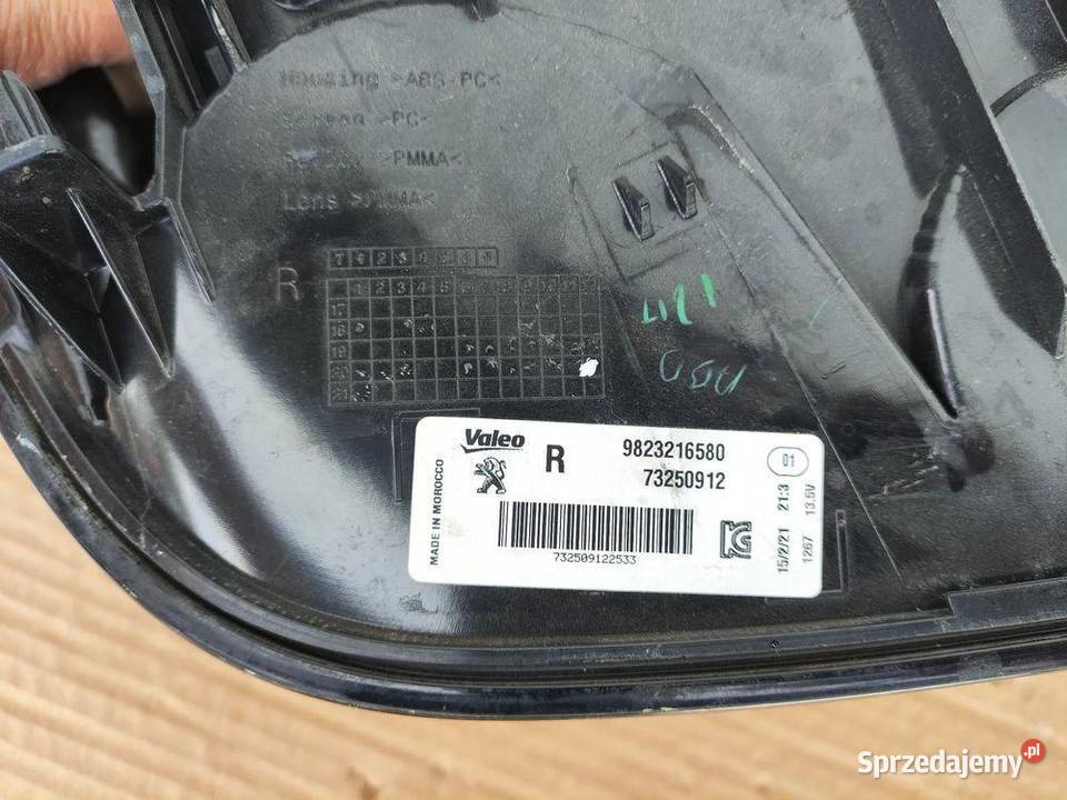 PEUGEOT 208 II LAMPA PRAWA TYŁ sprzedam