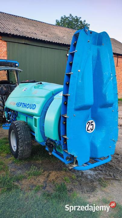 Opryskiwacz sadowniczy Berthoud fructair 1500l Zaczepiane Maszyny rolnicze Lipsko