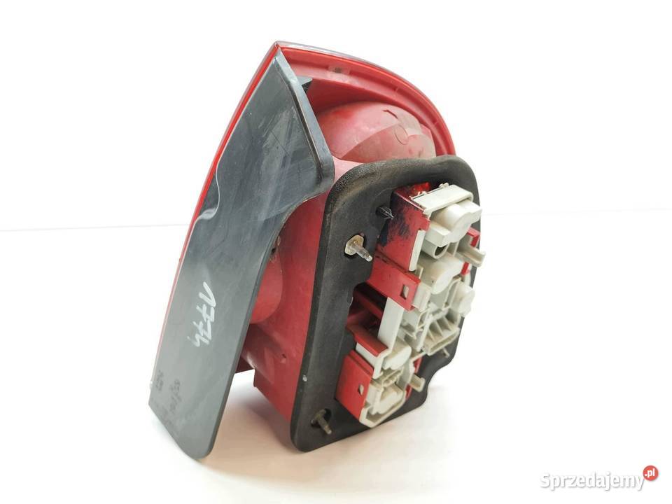 LAMPA TYŁ LEWA SEDAN LIFT 3B7945095D VW