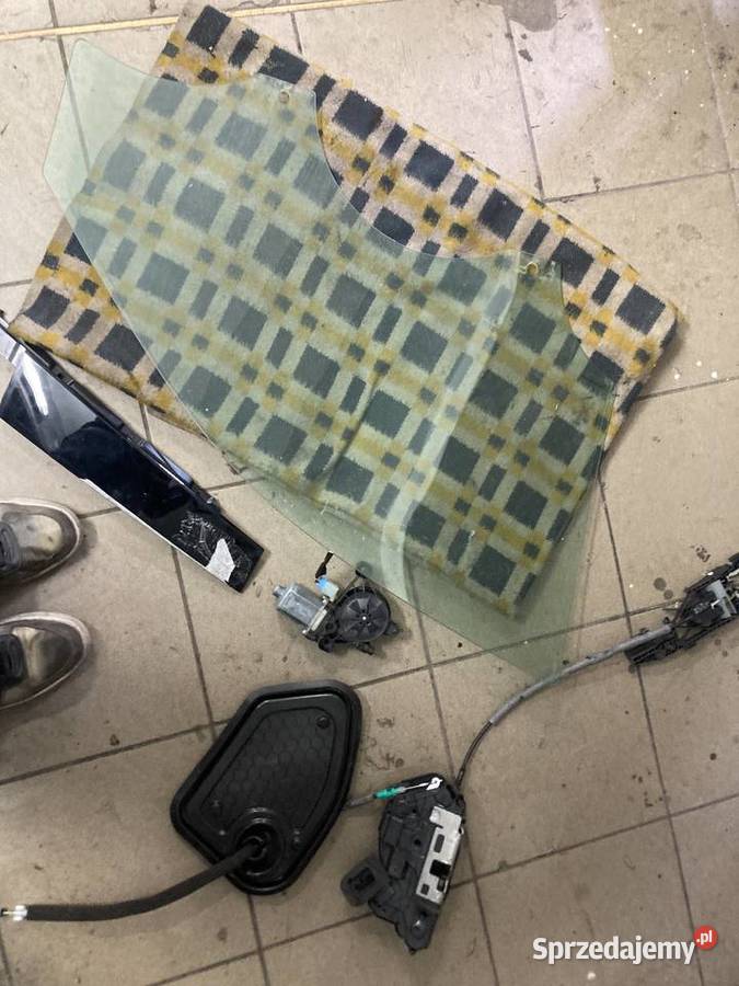 Szyba Boczne Drzwi Lewe Przednie do Audi q3 83a Chorzów sprzedam