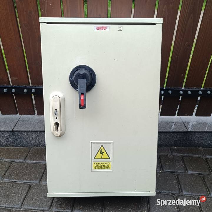 Szafka elektryczna z rozłącznikiem zewnętrznym