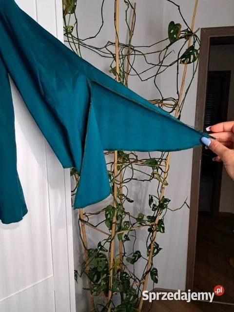 Stylowa bluzka hiszpanka w kolorze głębokiego