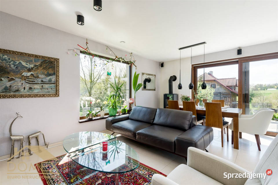Sprzedaż domu wolnostojącego 242m2 Wieszczęta asfalt