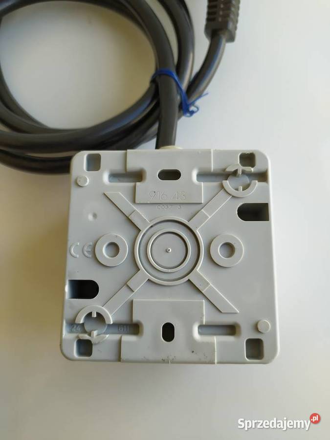Gniazdo elektryczne pojedyncze natynkowe UK Budownictwo i akcesoria Olecko