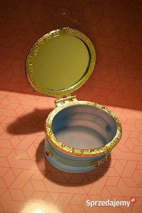 Szkatułka na biżuterię z masywnego szkła w Chełmno