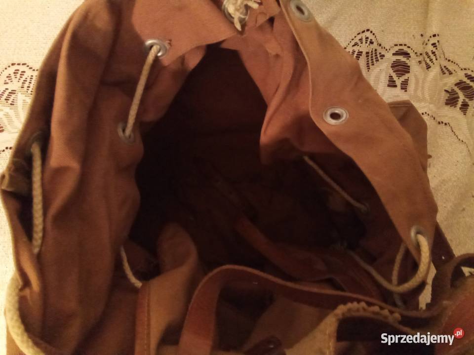 Plecak ze stelażem z okresu PRL z orzełkiem Warszawa