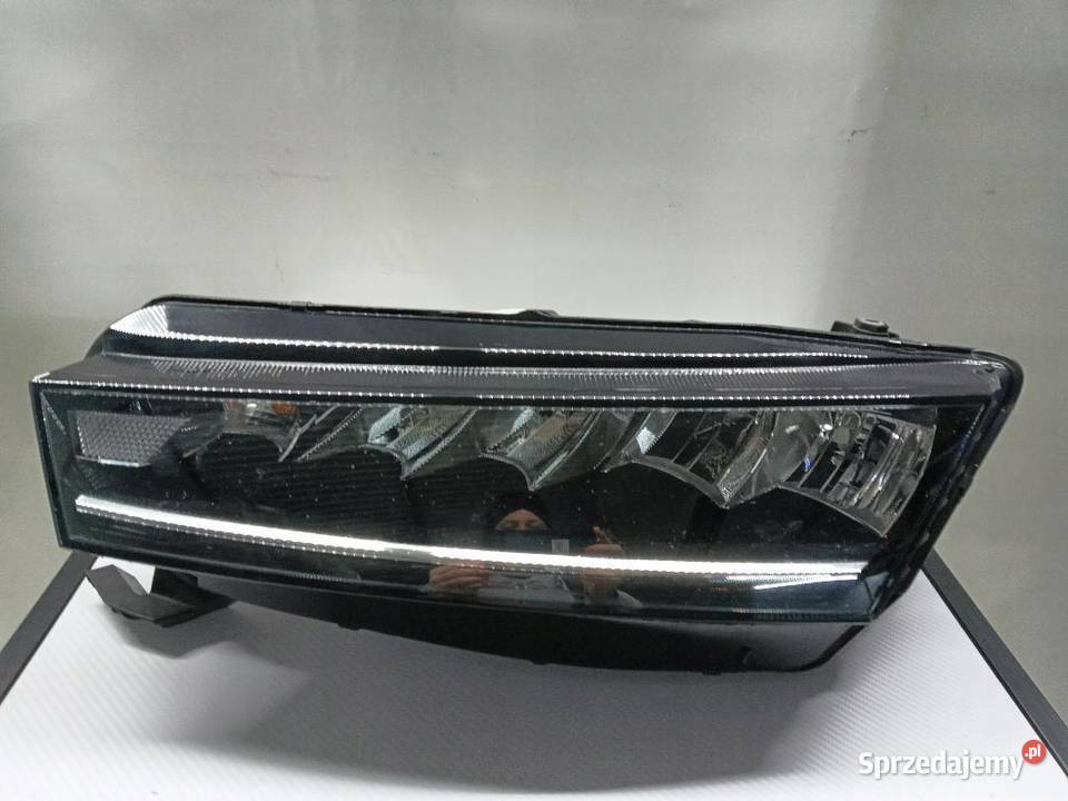 LAMPA PRZÓD PRZEDNIA LEWA SKODA OCTAVIA IV osobowe sprzedam