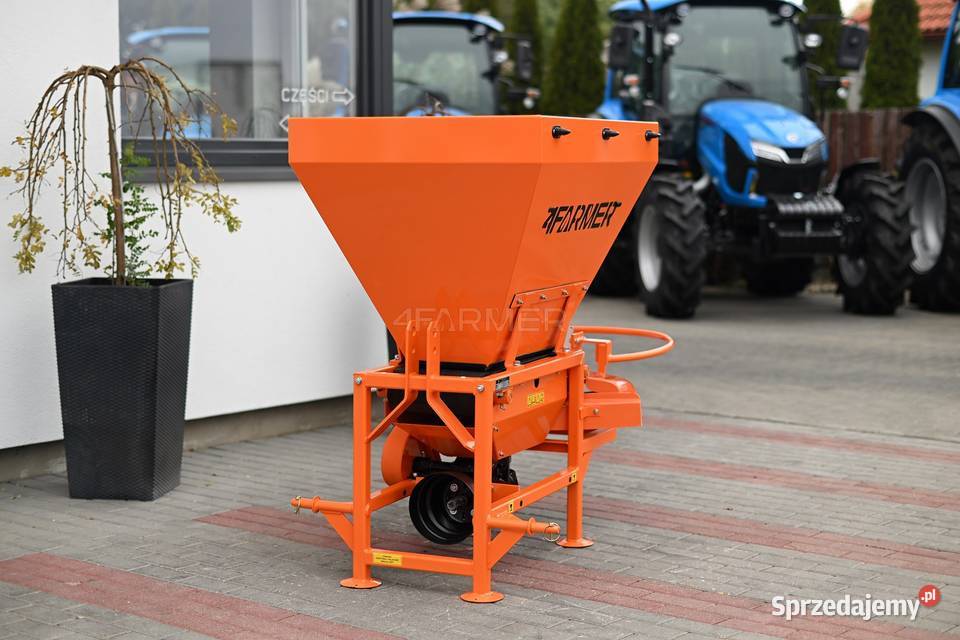 Rozsiewacz nawozu M320 z przystawką polową Tajęcina