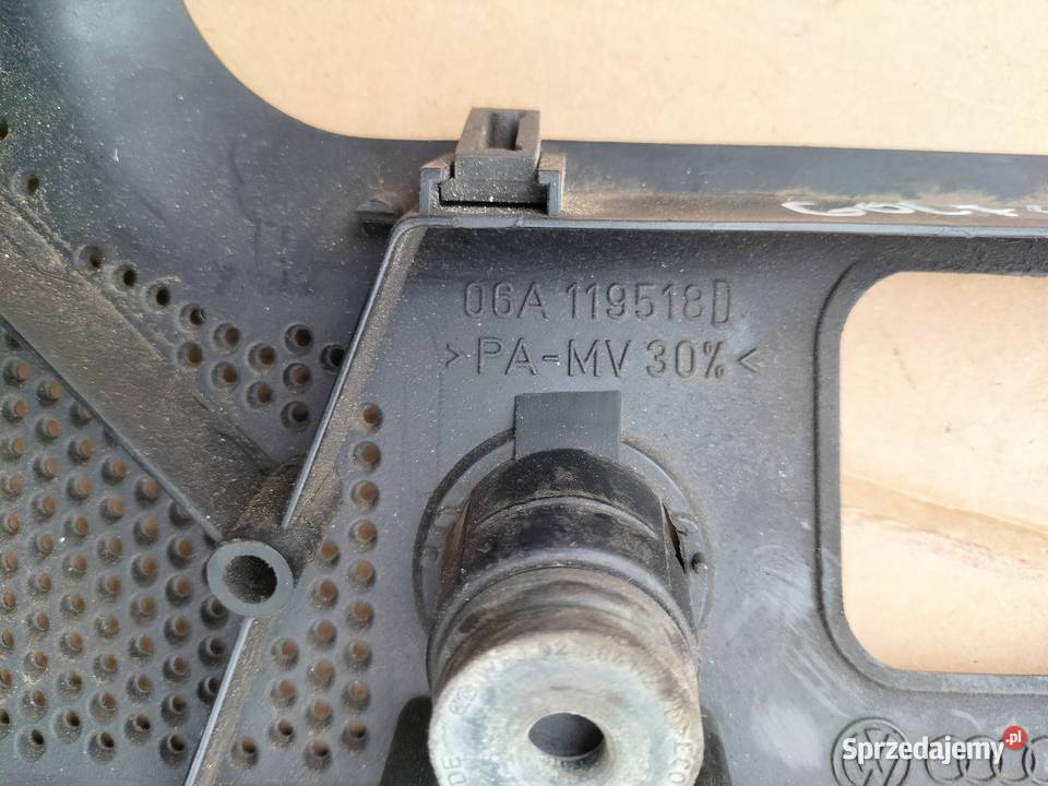 VW GOLF 4 06A119518 OSŁONA POKRYWA SILNIKA