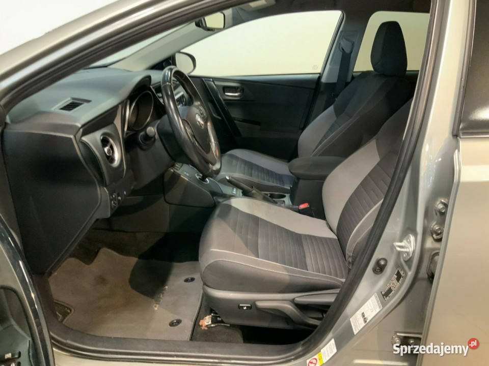 Toyota Auris II 2012 lakier metallic Sadlno