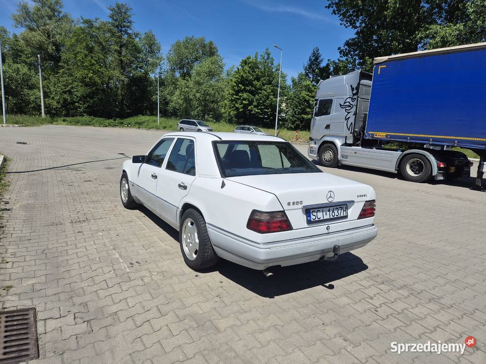 Mercedesbenz W124 E200 20d 75 ZDROWY HAK Bujaków