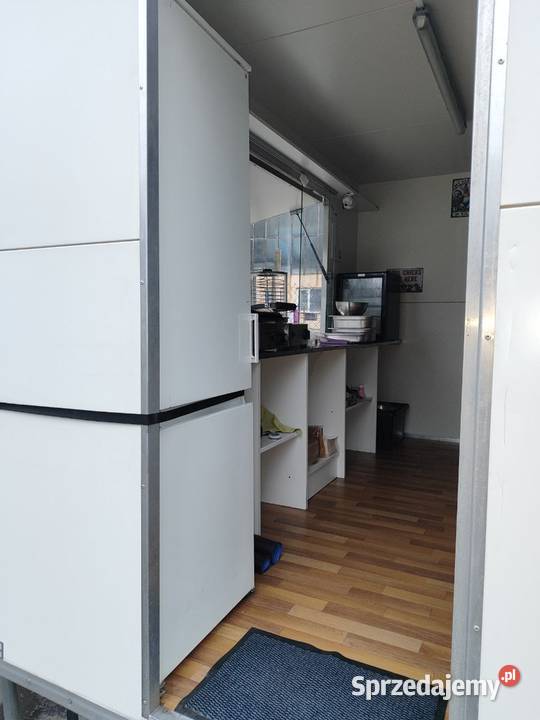 Przyczepa gastronomiczna Food Truckz odbiorem Wrocław