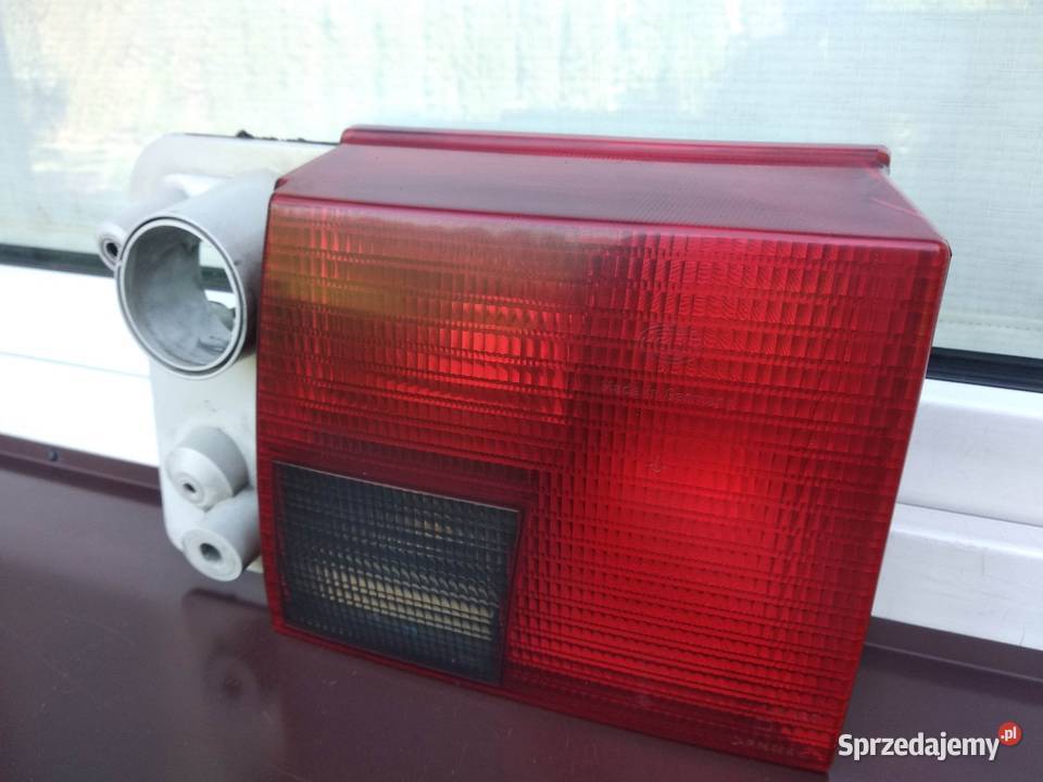 Audi A6 C4 lampa tył tylna prawa w klapę osobowe Lampy tylne Sieradz