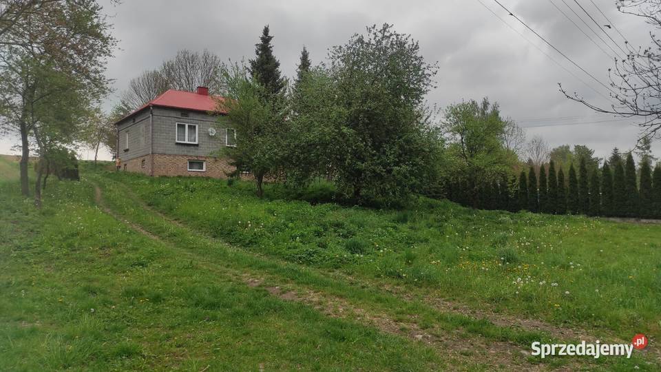 Dom budynki gospodarcze pole uprawne mieszkalny