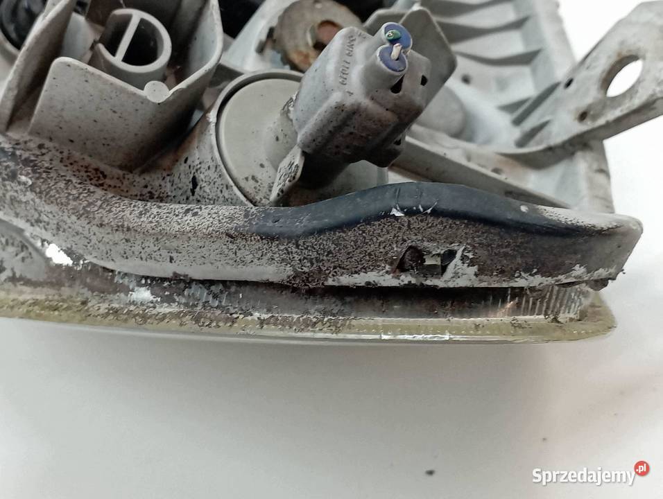 LAMPA PRZÓD PRAWA KOMBI E12 Toyota Corolla IX