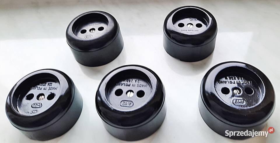 Gniazdo natynkowe okrągłe czarne 220 V z PRL Ostrów Wielkopolski sprzedam