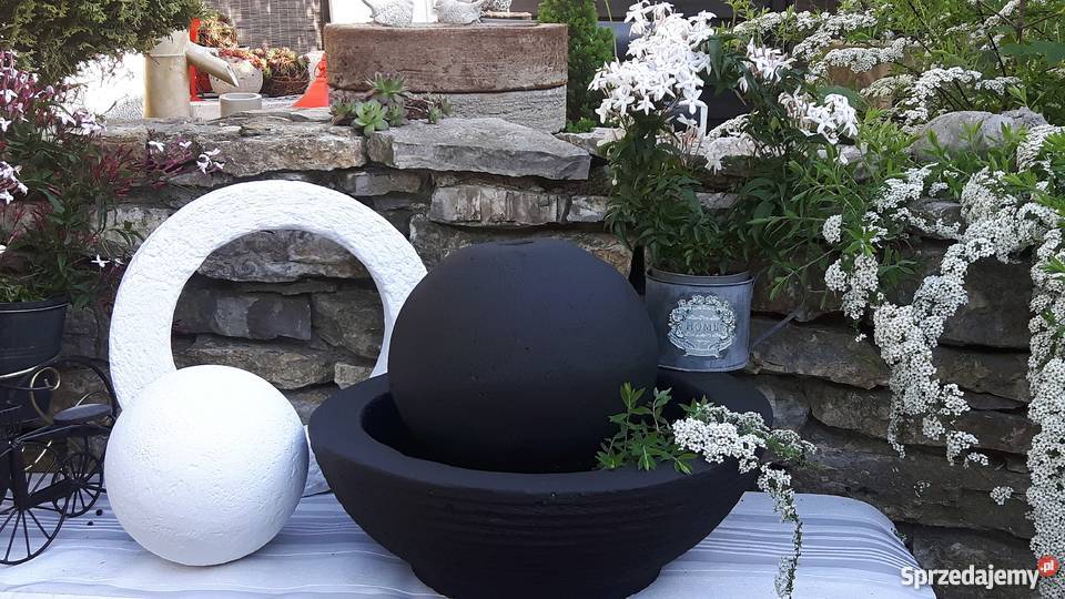 Fontanna czarna kula 30 w misie Jaworze sprzedam