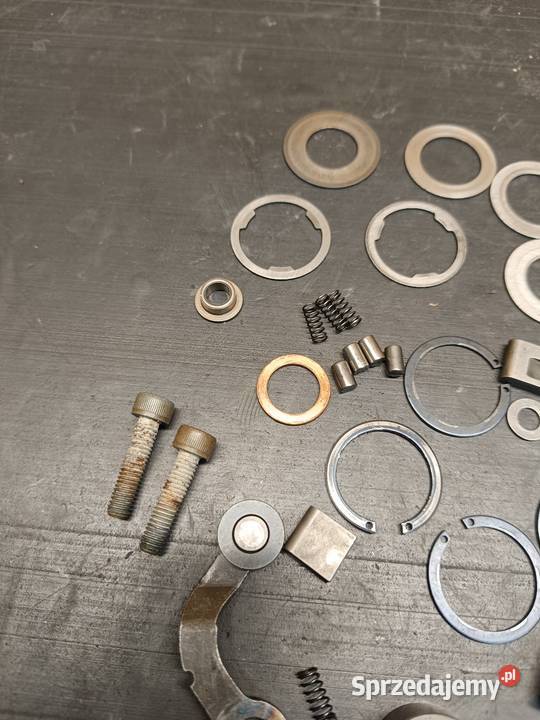 Sprężyna bolec śruba podkładka seger skrzynia