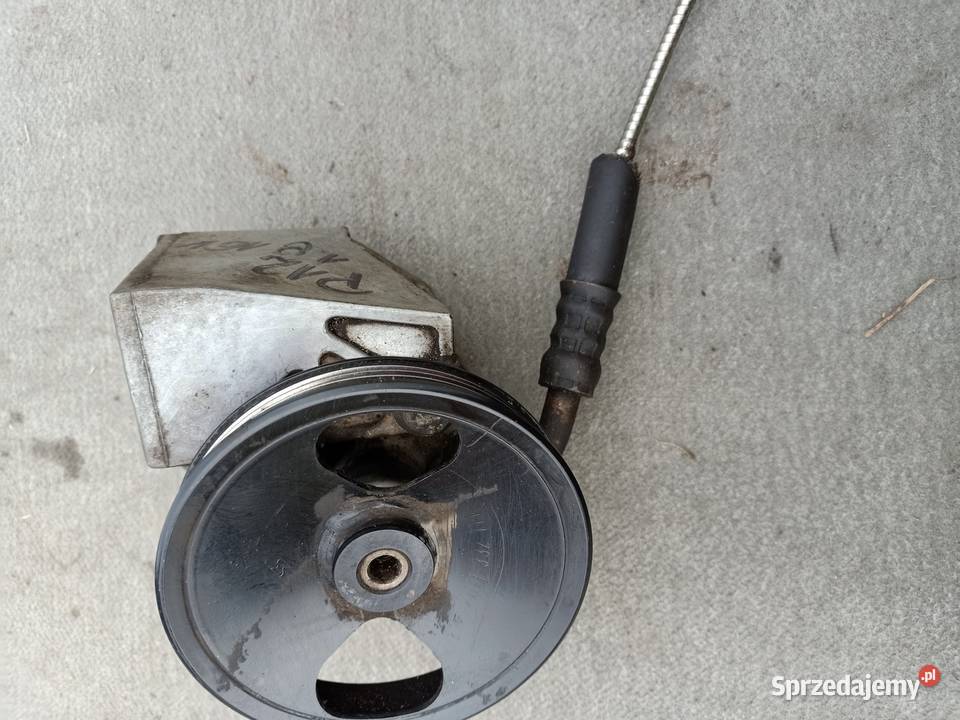 pompa wspomagania z łapą nissan Primera P12 18