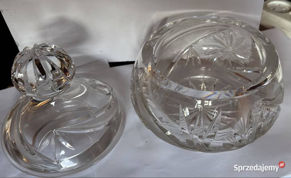 kryształowa bomboniera cukiernica z pokrywą Porcelana i szkło Krzeszów