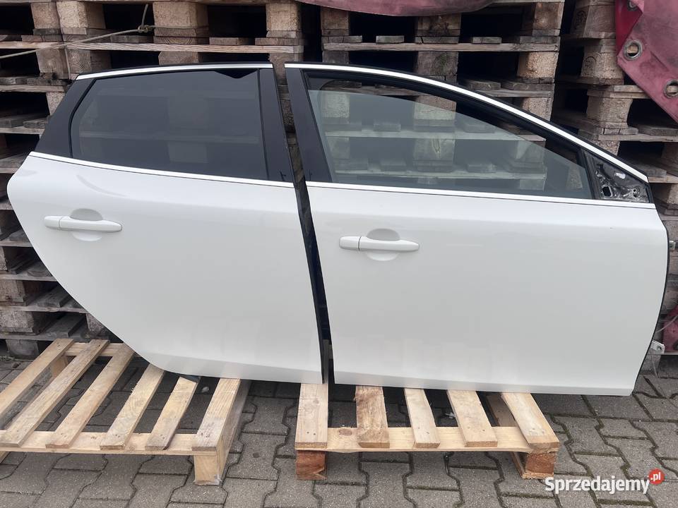 VOLVO V40 II 61446 DRZWI PRAWY PRZÓD PRAWY TYŁ Skierniewice
