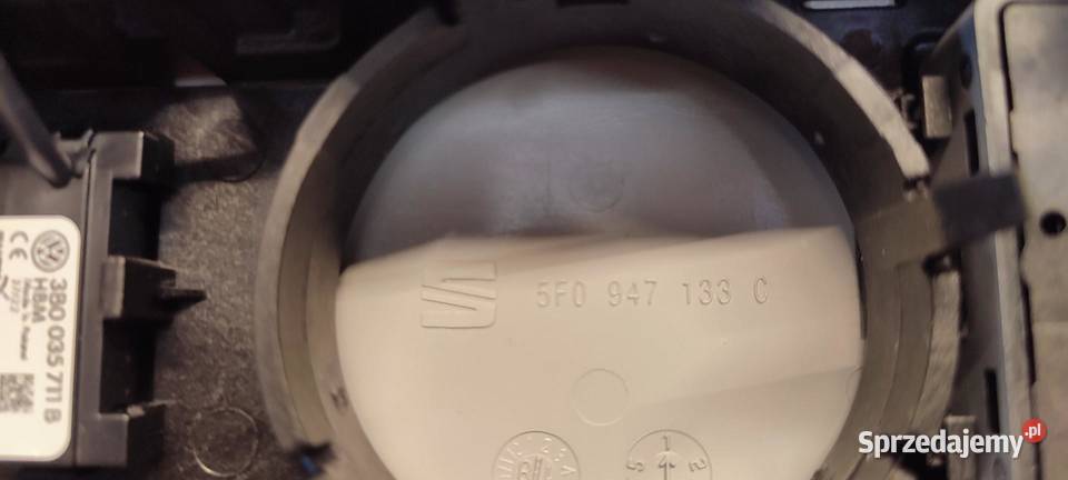 SKODA KAROQ LAMPKA KABINY WNĘTRZA 5E0867489B sprzedam