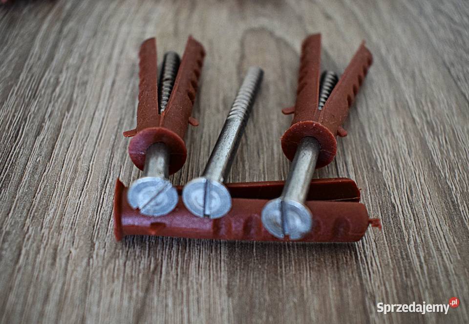 Kołki rozporowe z metalowym wkrętem z lat PRL 32 Chełmno