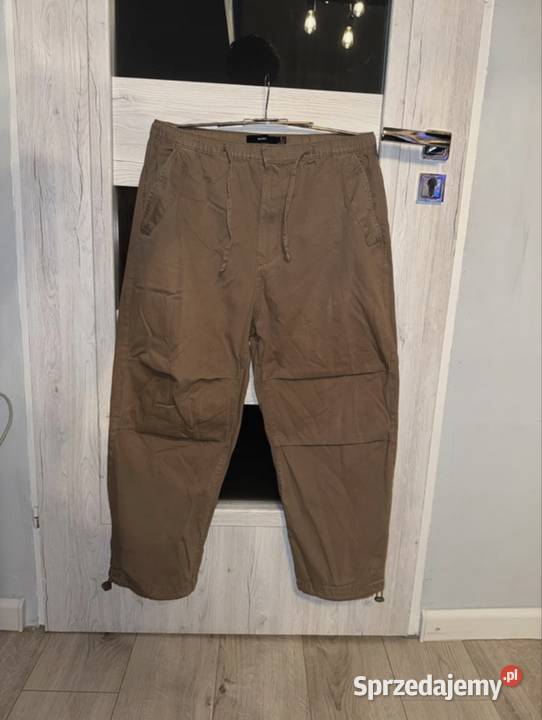 Spodnie Bershka rozmiar M