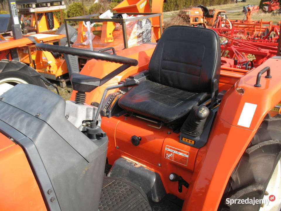 Kubota 4x4 idaelny stan sadownik do tunelu Mroków