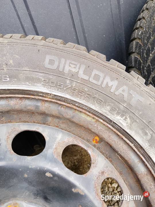 Felgi stalowe z oponami kołpaki Baćkowice