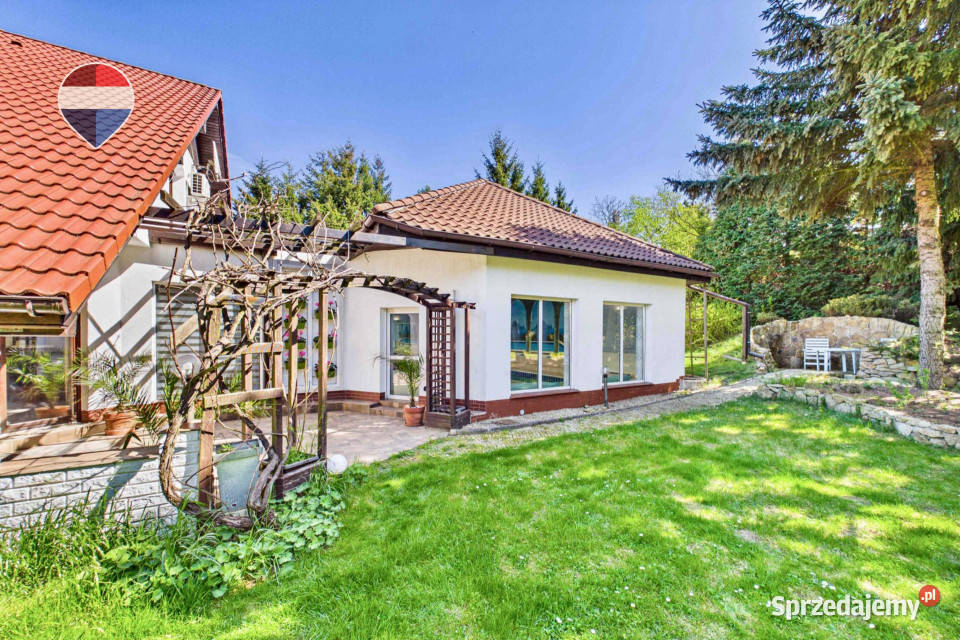 Przestronny dom z ogrodem i strefą relaksu 1691m2 Kunice