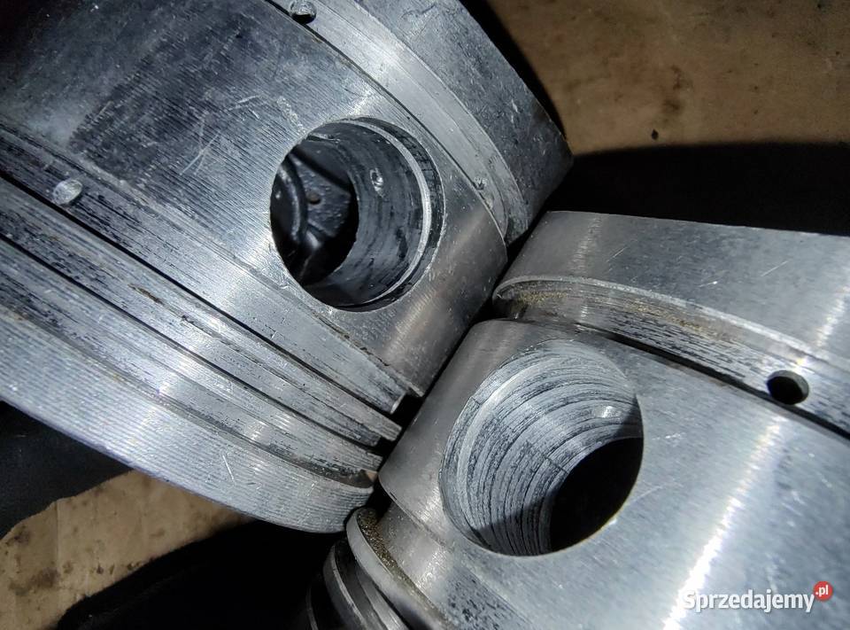 Tłoki Ural 7812 i 7813 Leszno