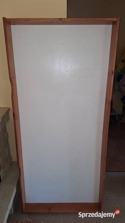 Drewniana skrzynia pod łóżko