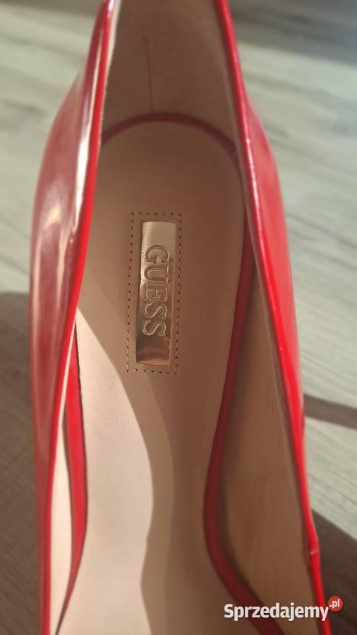 Szpilki czerowne Guess Czółenka