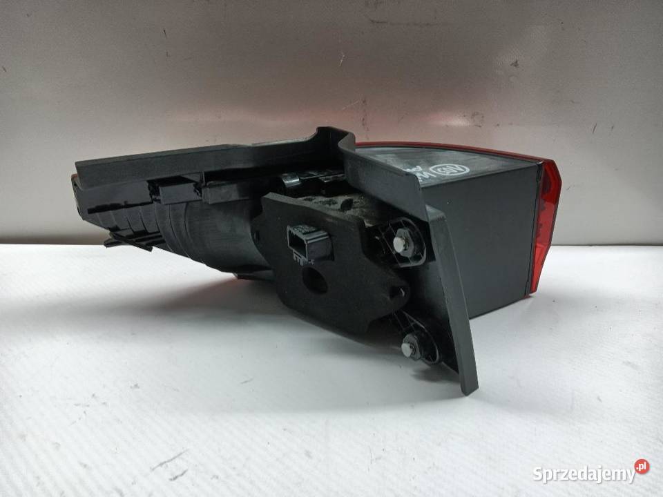 LAMPA TYŁ TYLNA PRAWA VW T7 7T0945096