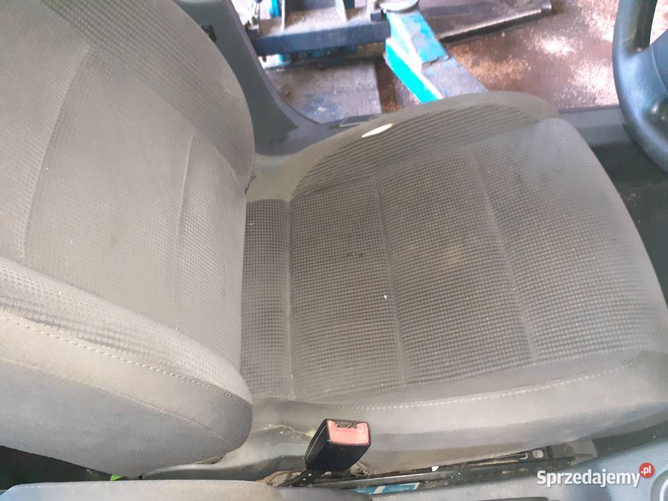 Fotele kanapa isofix sedan VW Jetta 2007 osobowe Fotele i kanapy lubelskie Biłgoraj