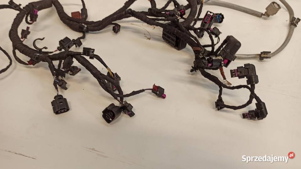 AUDI A1 82A WIĄZKA SILNIKA 15 TSI 05E972627A osobowe Materiały instalacyjne sprzedam