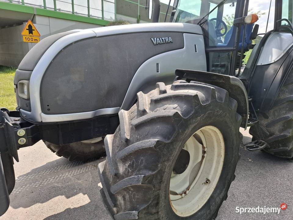 Ciągnik Valtra t120 Głuchów