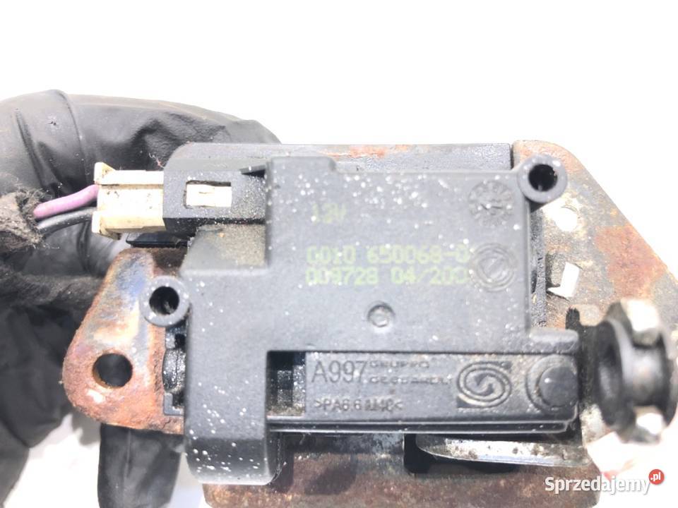 ZAMEK KLAPY TYŁ FIAT CROMA Kombi 0611 osobowe