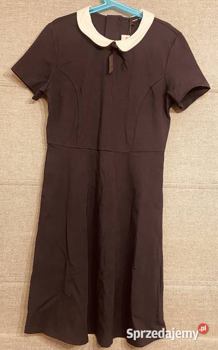 Dziewczęca granatowa sukienka z białym