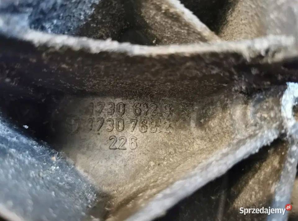 Łapa mocowanie sprężarki klimatyzacji BMW E34 Żory