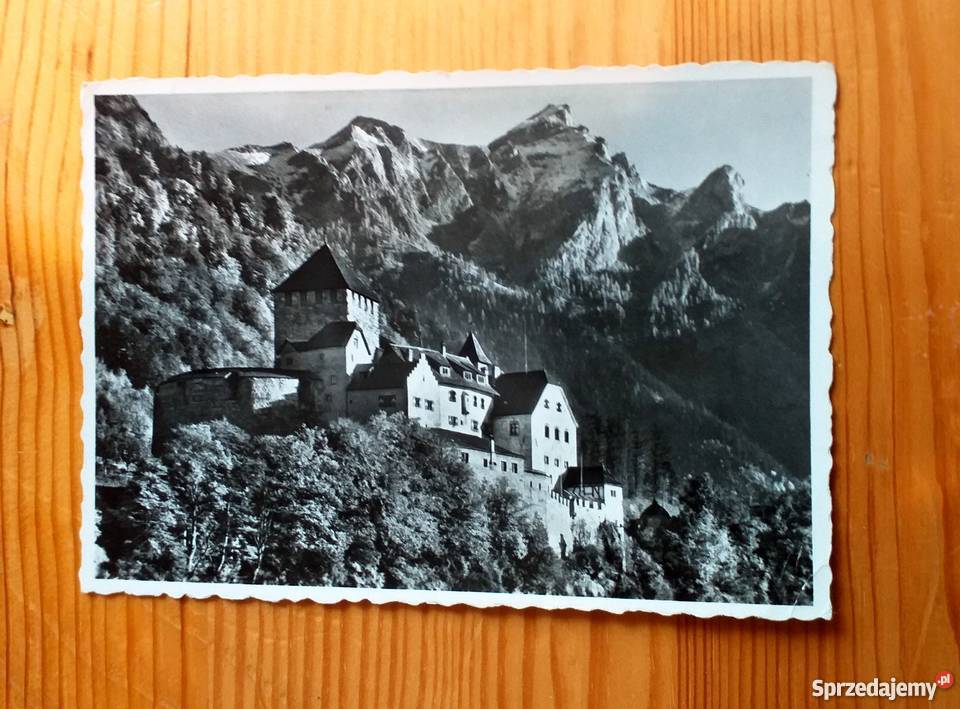WIDOK NA ZAMEK W VADUZ STOLICY LIECHTENSTEINU