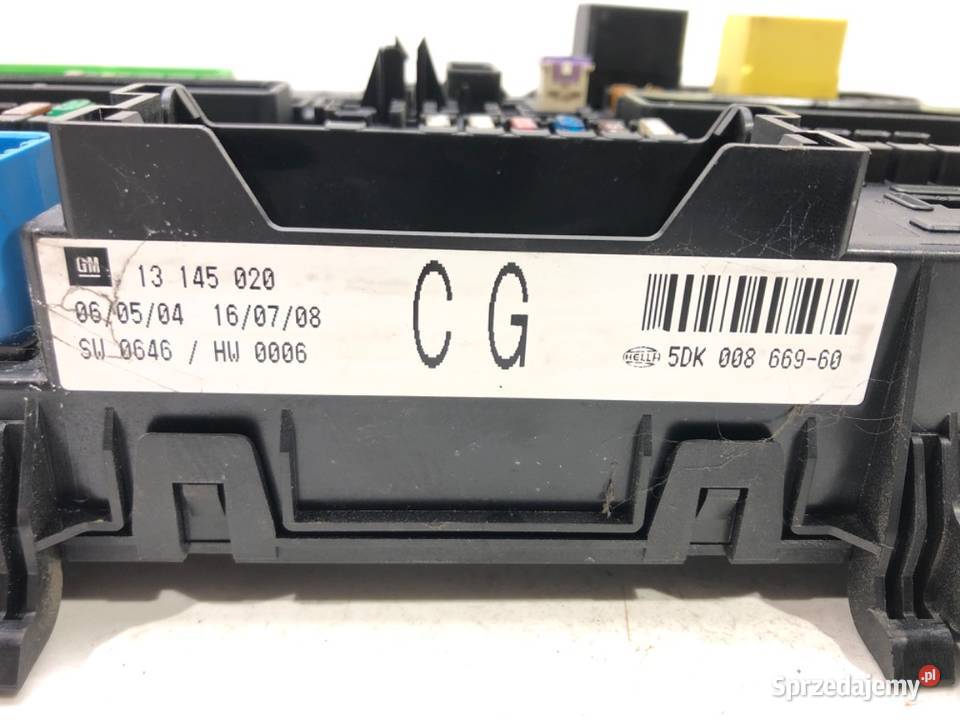 SKRZYNKA BEZPIECZNIKÓW OPEL ASTRA H 13145020