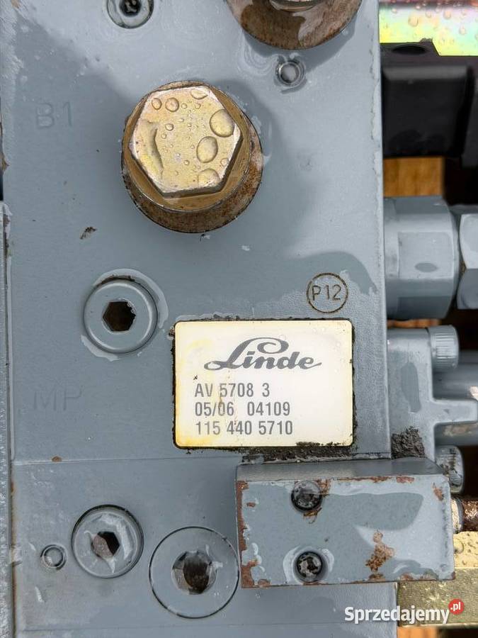 Rozdzielacz hydrauliczny czterosekcyjny Linde Antonie