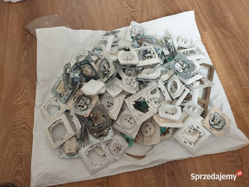 Wyłączniki gniazda itd