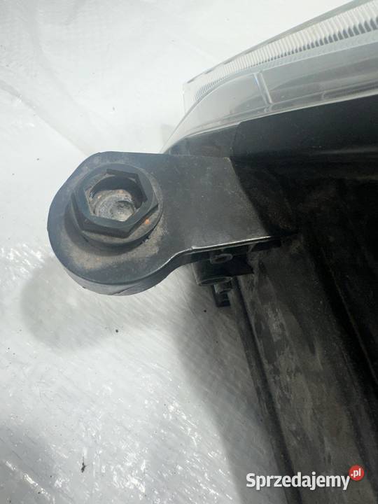 SKODA SUPERB III LAMPA PRZÓD PRAWA BIXENON LED