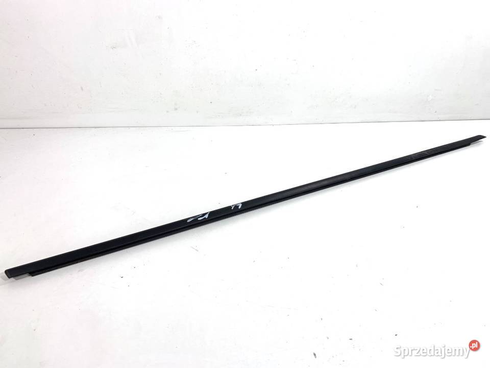 LISTWA ZGARNIAJĄCA PRZÓD PRAWY BMW F30 osobowe Listwy sprzedam