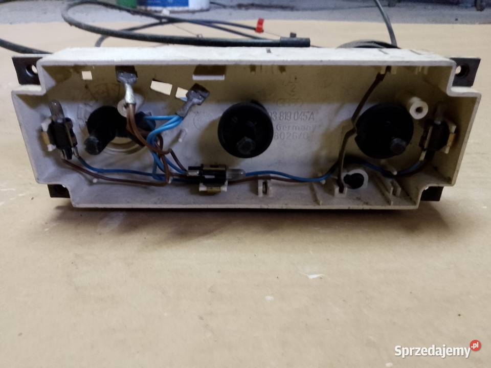 Panel sterowania nagrzewnicy Audi 80 Rok produkcji 1988